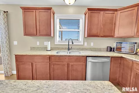 Kitchen - 1400 Jadens Way, Washington, IL 61571 photo 4 of 5