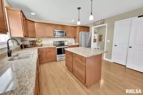 Kitchen - 1400 Jadens Way, Washington, IL 61571 photo 3 of 5