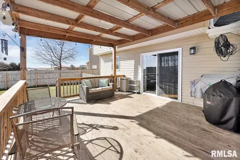 Exterior - 1400 Jadens Way, Washington, IL 61571 photo 7 of 13