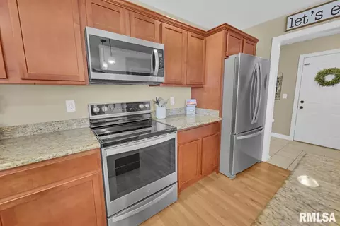 Kitchen - 1400 Jadens Way, Washington, IL 61571 photo 5 of 5