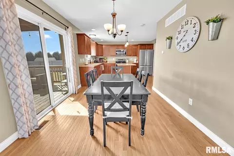 Dining - 1400 Jadens Way, Washington, IL 61571 photo 1 of 3