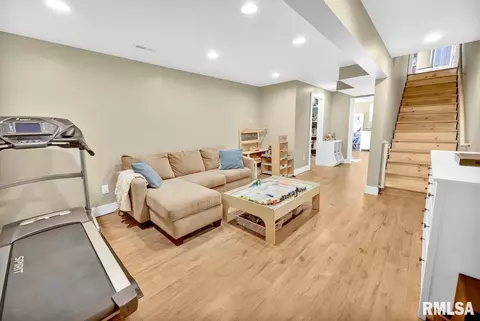 Living - 1400 Jadens Way, Washington, IL 61571 photo 6 of 8