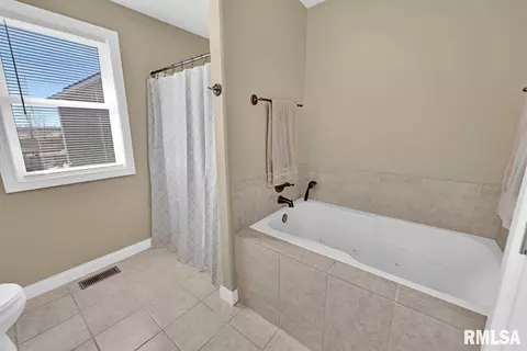 Bath - 1400 Jadens Way, Washington, IL 61571 photo 2 of 4