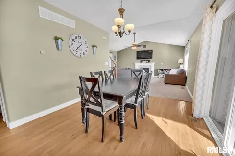 Dining - 1400 Jadens Way, Washington, IL 61571 photo 3 of 3