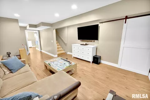 Living - 1400 Jadens Way, Washington, IL 61571 photo 7 of 8
