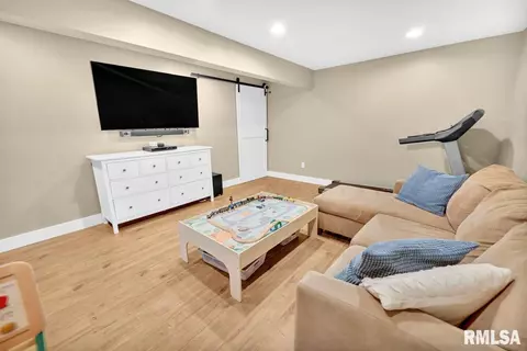 Living - 1400 Jadens Way, Washington, IL 61571 photo 8 of 8