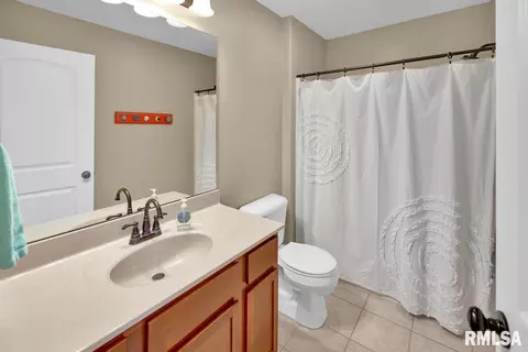 Bath - 1400 Jadens Way, Washington, IL 61571 photo 3 of 4