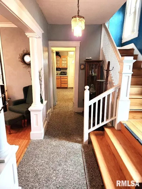 301 E Forrest Hill Ave, Peoria, IL 61603 photo 4