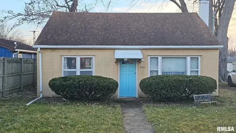 205 E 6th St, Glasford, IL 61533