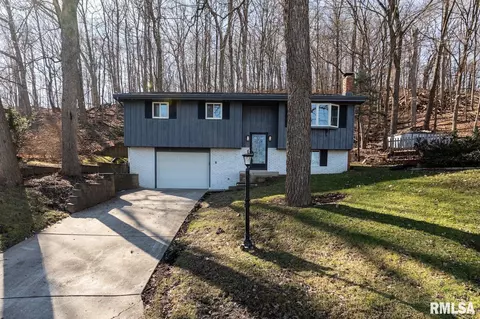 1702 E St Jude Ct, Peoria Heights, IL 61616