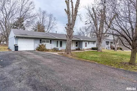 5227 E Lawrence Ave, Chillicothe, IL 61523