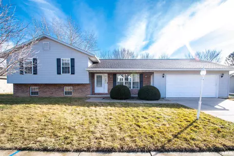 4823 W Pendleton Pl, Peoria, IL 61615