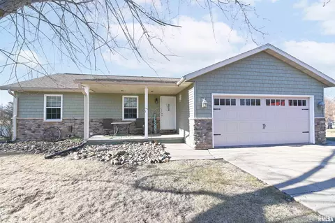 111 Deer Trail Rd, Pekin, IL 61554