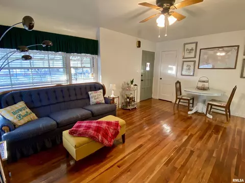 421 S Johnson St, Macomb, IL 61455 photo 9