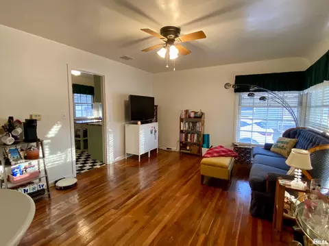 421 S Johnson St, Macomb, IL 61455 photo 10