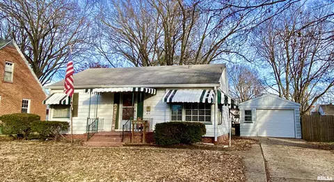 421 S Johnson St, Macomb, IL 61455 photo 2