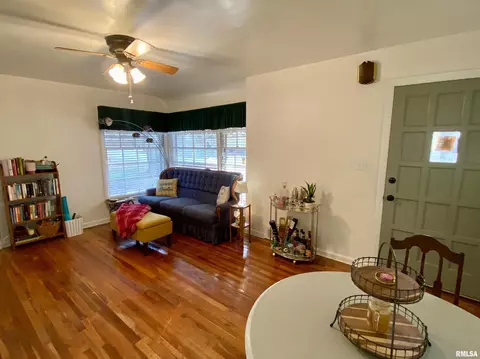 421 S Johnson St, Macomb, IL 61455 photo 8