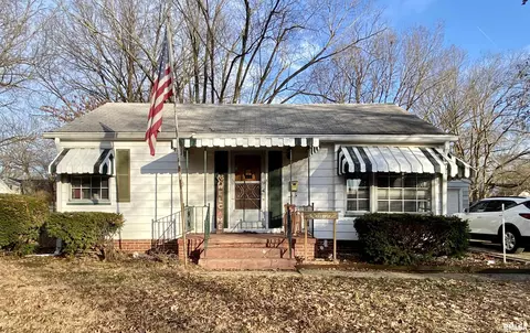 421 S Johnson St, Macomb, IL 61455