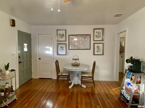 421 S Johnson St, Macomb, IL 61455 photo 7