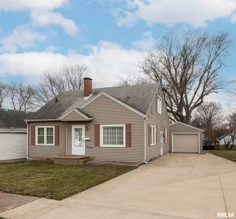 1205 S 9th St, Pekin, IL 61554
