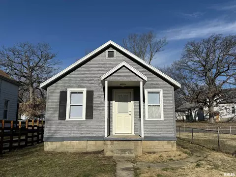 2208 NE Monroe St, Peoria, IL 61603
