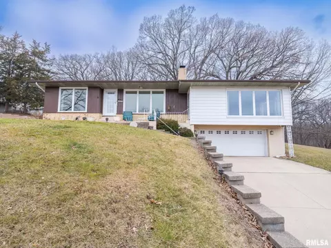 6105 S Madison St, Bartonville, IL 61607