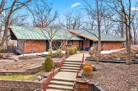 6900 N Upper Skyline Dr, Peoria, IL 61614