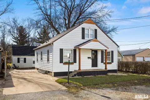 208 W Holland St, Washington, IL 61571