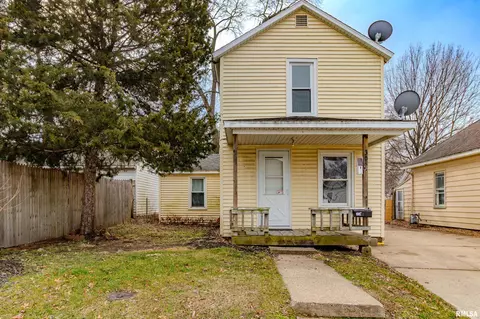 306 Mclean St, Pekin, IL 61554