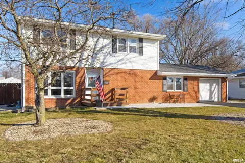 1517 W Cloverdale Rd, Chillicothe, IL 61523