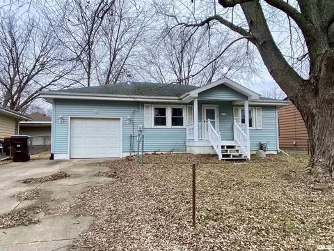 3203 W Sylvan Ln, Peoria, IL 61614