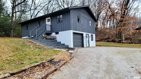 202 Melody Ln, East Peoria, IL 61611