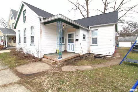 406 Henrietta St, Pekin, IL 61554