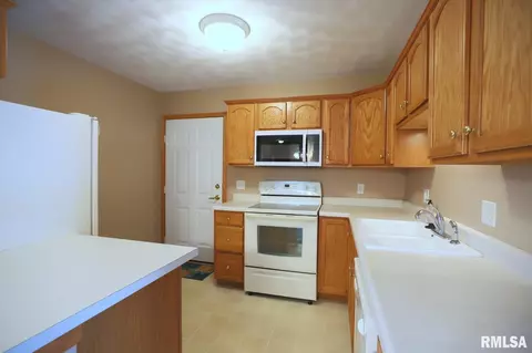 Kitchen - 109 Easy St, Washington, IL 61571 photo 2 of 5