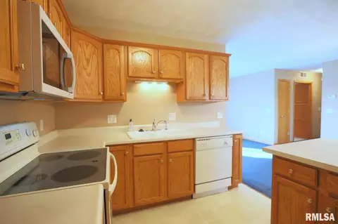 Kitchen - 109 Easy St, Washington, IL 61571 photo 5 of 5