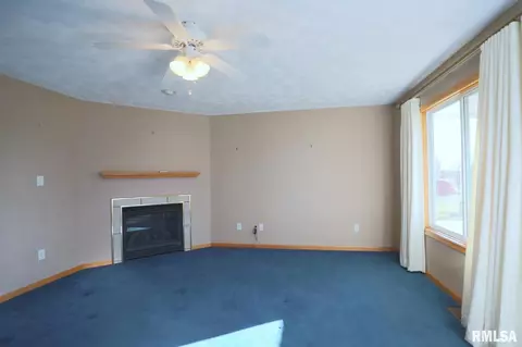 Living - 109 Easy St, Washington, IL 61571 photo 1 of 2