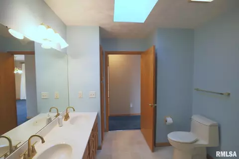 Bath - 109 Easy St, Washington, IL 61571 photo 4 of 4