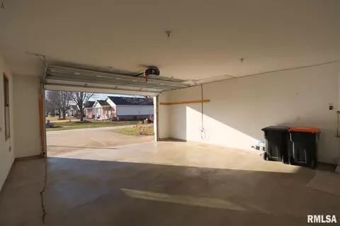 Exterior - 109 Easy St, Washington, IL 61571 photo 3 of 9
