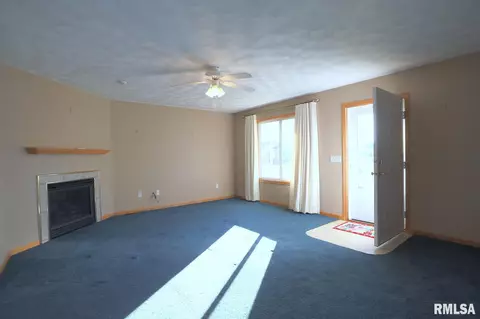 Living - 109 Easy St, Washington, IL 61571 photo 2 of 2