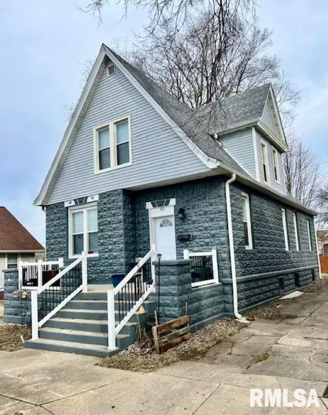 339 Caroline St, Pekin, IL 61554