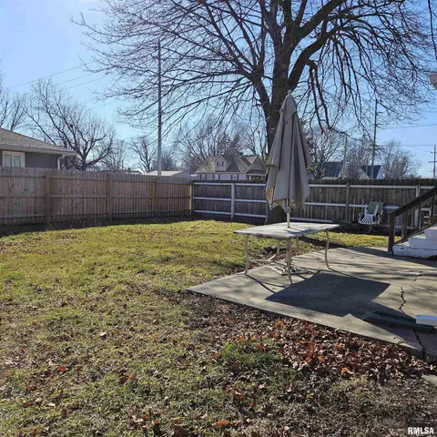 406 E Birch St, Canton, IL 61520 photo 32
