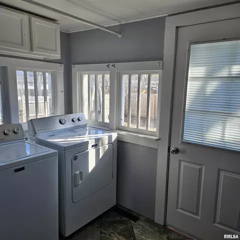 406 E Birch St, Canton, IL 61520 photo 17