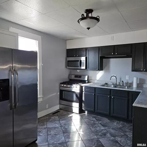 406 E Birch St, Canton, IL 61520 photo 14