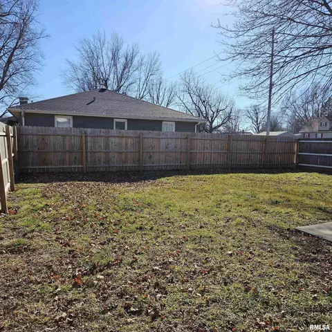 406 E Birch St, Canton, IL 61520 photo 33