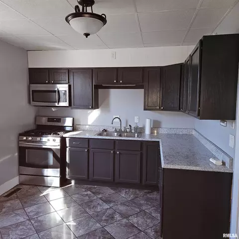 406 E Birch St, Canton, IL 61520 photo 15