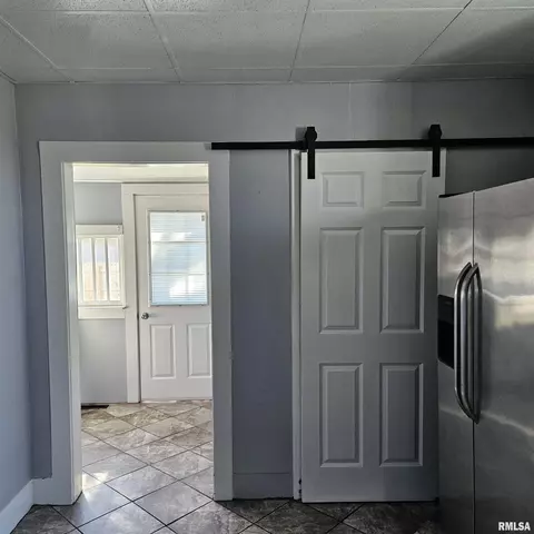 406 E Birch St, Canton, IL 61520 photo 23