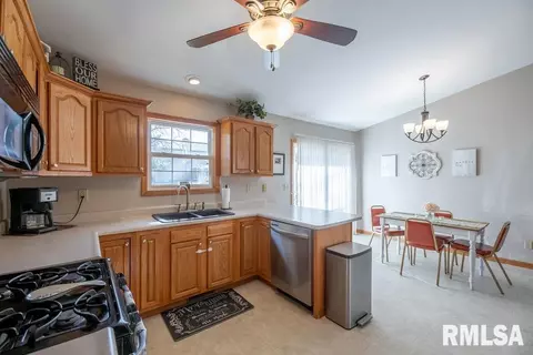 Kitchen - 9514 W Lake Camelot Dr, Mapleton, IL 61547 photo 4 of 4