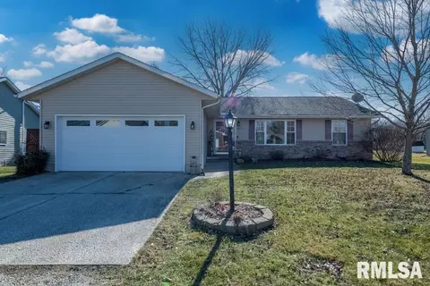 9514 W Lake Camelot Dr, Mapleton, IL 61547