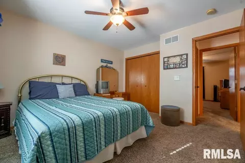 Bedroom - 9514 W Lake Camelot Dr, Mapleton, IL 61547 photo 4 of 6