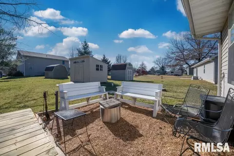 Exterior - 9514 W Lake Camelot Dr, Mapleton, IL 61547 photo 5 of 9